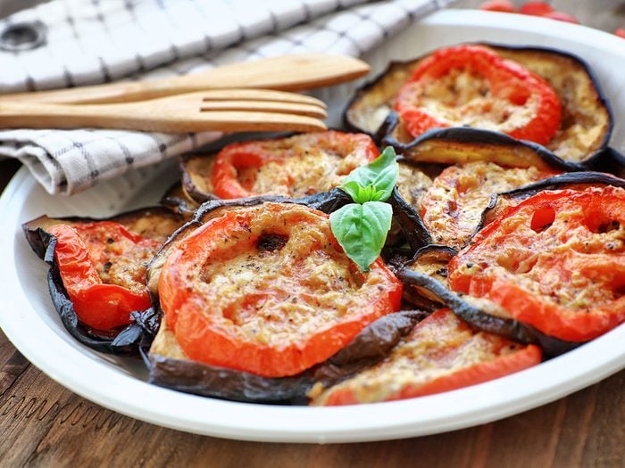 Une recette d'assiettes d’aubergines et tomates grillées.