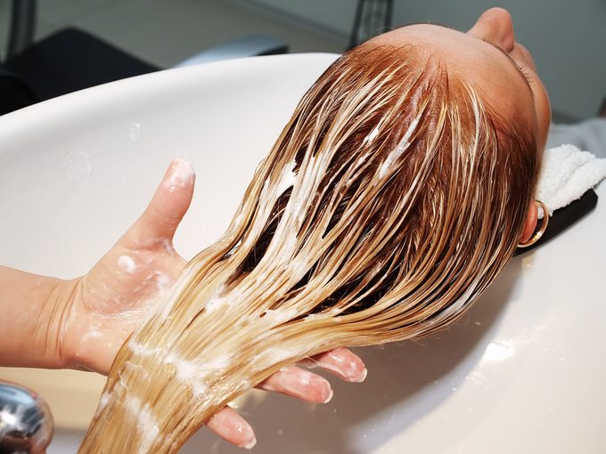 Les meilleurs traitements pour cheveux secs et abîmés.