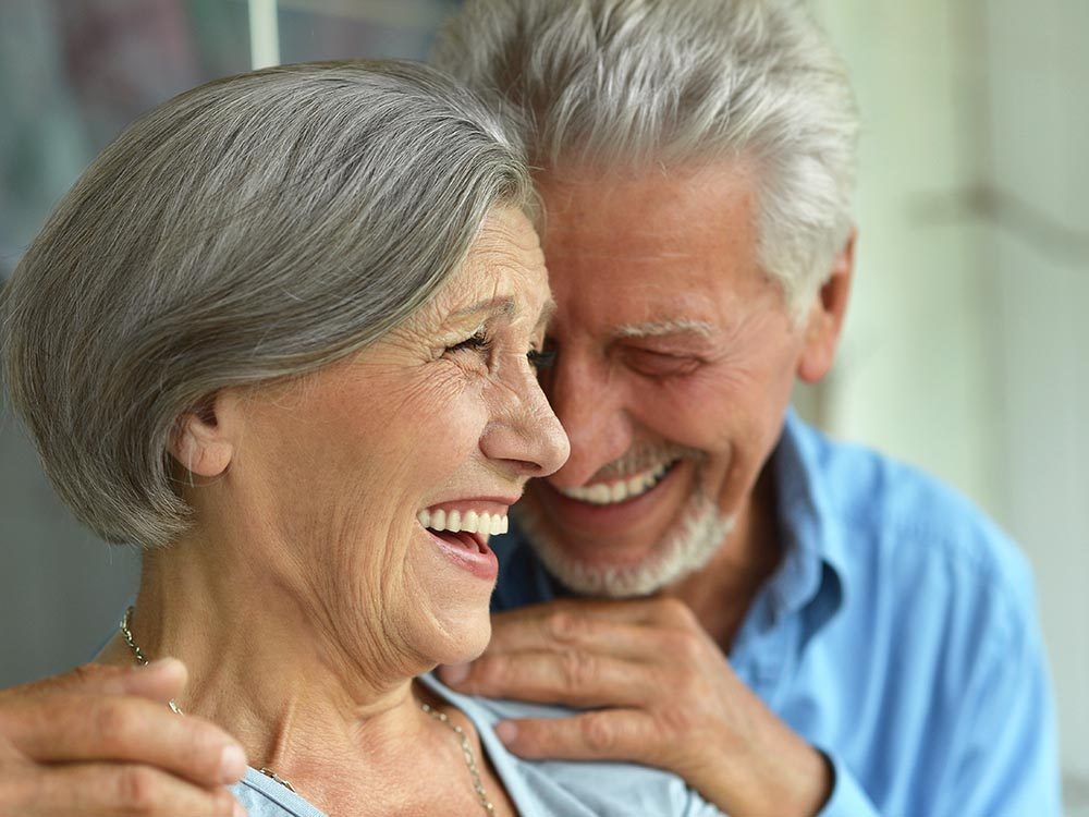 Les bienfaits du rire: il aide à prévenir la cardiopathie.