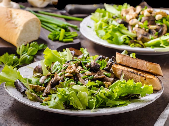 Une salade-repas pour votre cœur à base de champignons.