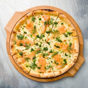 Pizza aux deux saumons et aux asperges