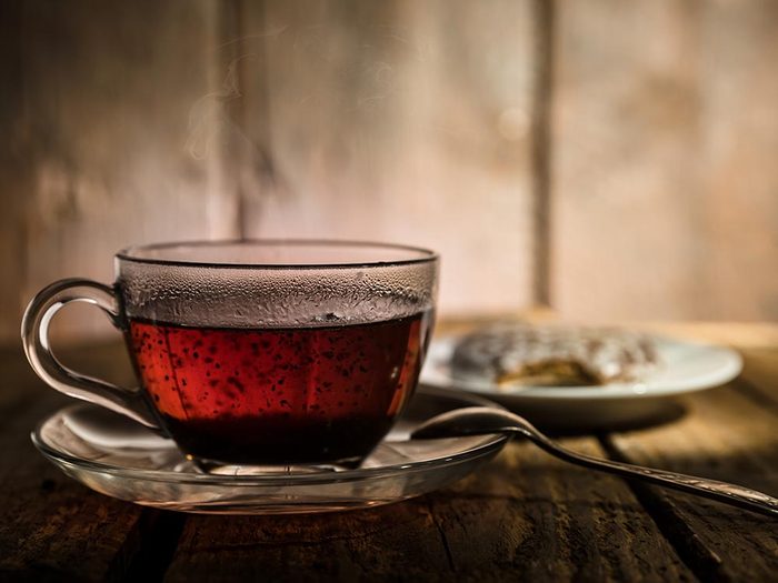 Ostéoporose : favorisez le thé noir.