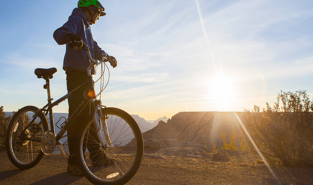 Vlo et bicyclette dans le Grand Canyon.