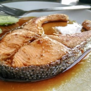Darnes de saumon à la salsa de pêches