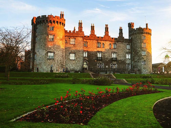 Les châteaux sont l'une des attractions touristiques incontournables de l'Irlande.