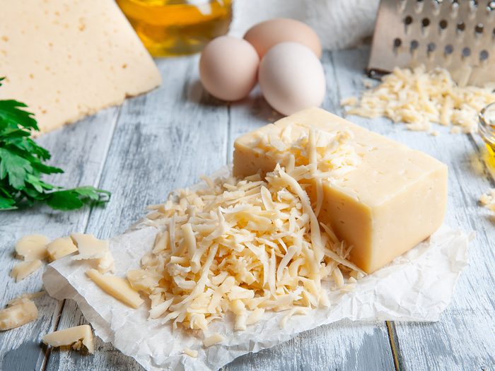 Le fromage râpé fait partie des aliments à congeler.