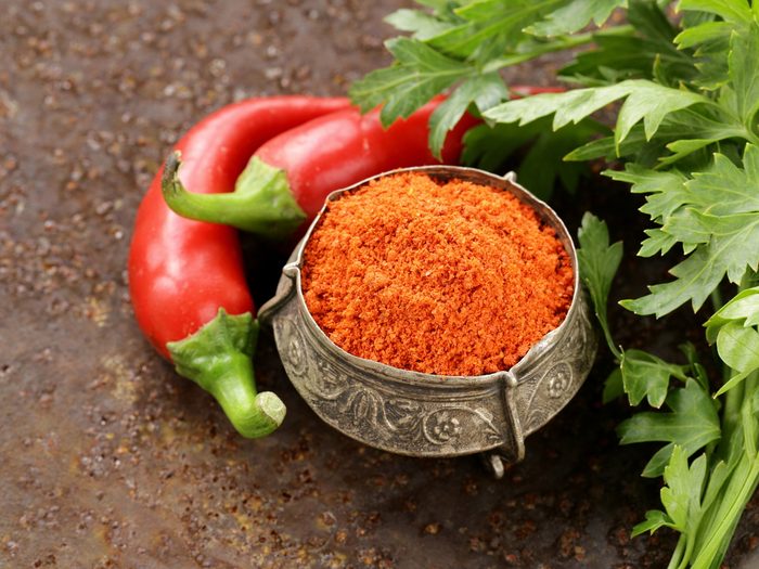 Red,spice,paprika,pepper,on,iron,old,background