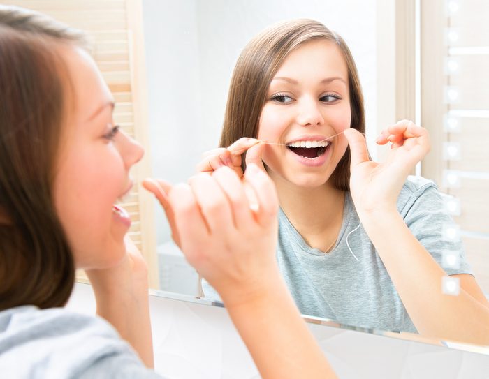 Résolution santé: passez la soie dentaire