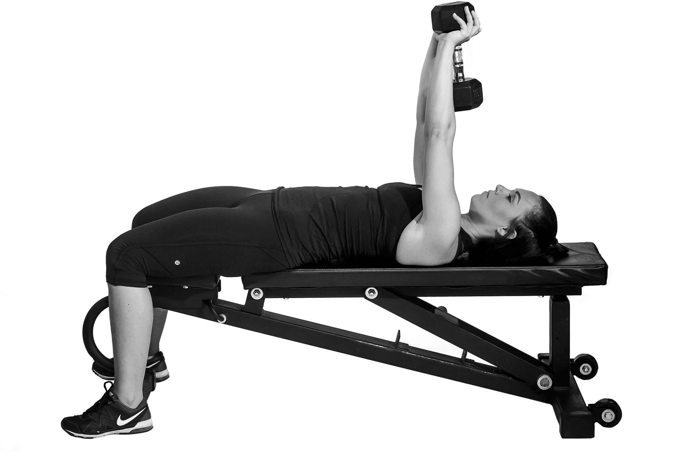 Le pull over (extension par-dessus la tte) fait partie des exercices recommands pour muscler le haut du corps.