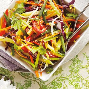 Salade de légumes en juliennes