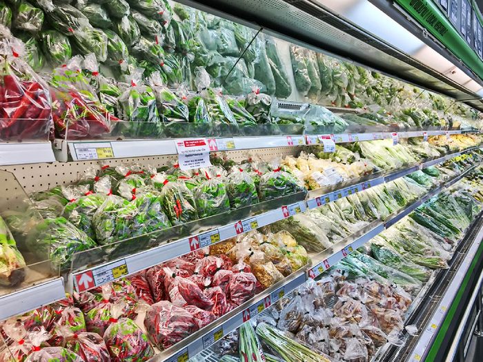Mythe: la salade en sac de l'épicerie est trop chère.