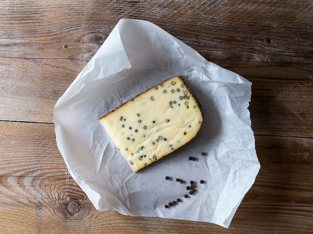 Ne pas asphyxier les fromages pour optimiser la conservation des aliments.
