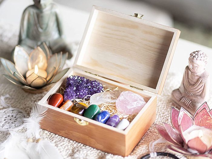 La collection de cristaux pour l’équilibre des 7 chakras fait partie de nos idées de cadeaux pour adolescents.