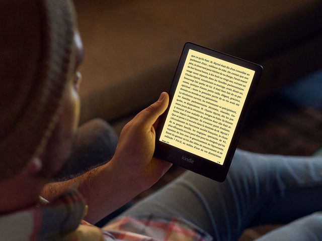 La tablette Kindle fait partie de nos ides de cadeaux pour adolescents.