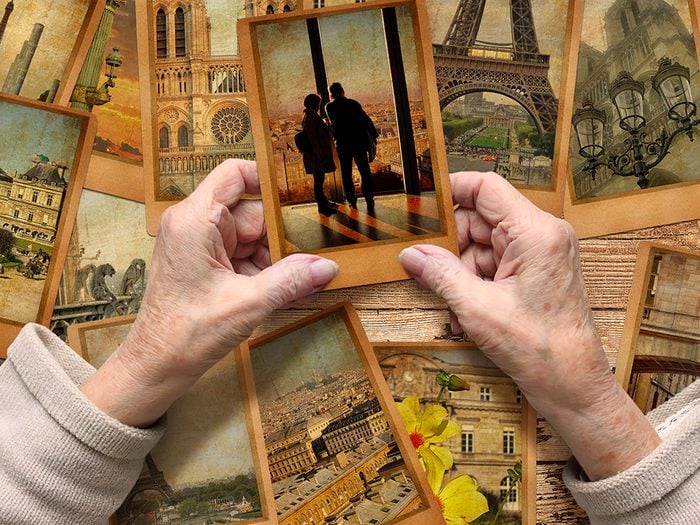 Certains souvenirs apparaissent sous forme de photo qu'il est possible de regarder dans votre mémoire.