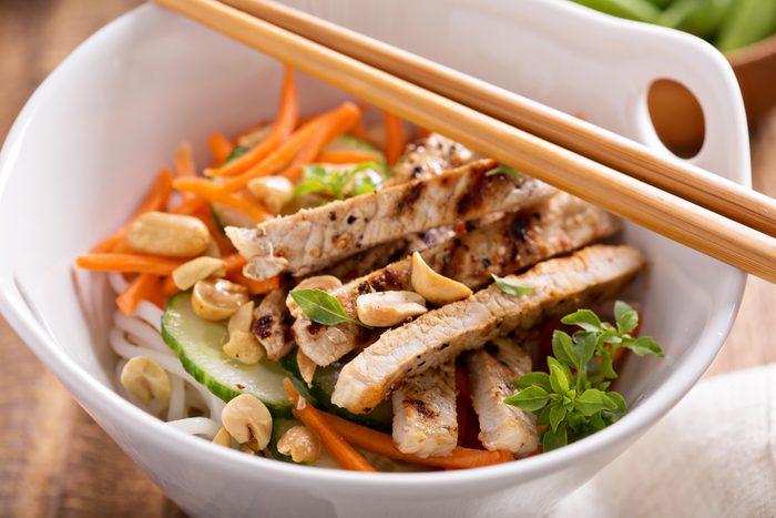 Meilleures recettes rapides et santé: Salade poulet à l'asiatique. 