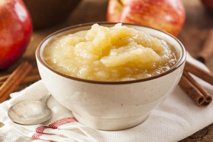 Coupe-faim : la compote de pomme est une excellente collation santé.