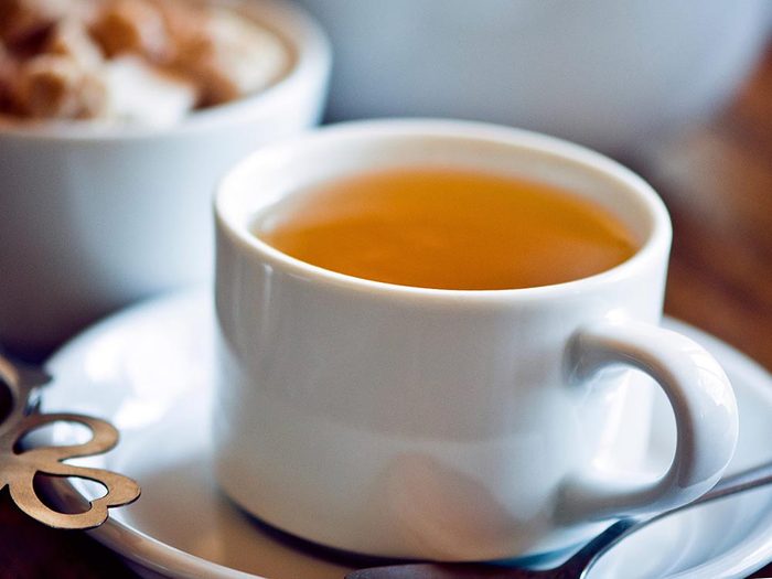 Parmi les aliments anti-inflammatoires, on retrouve le thé vert.