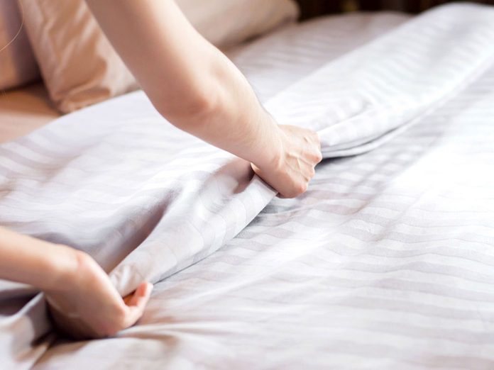 Aussi dégoûtant que cela soit, les punaises de lit peuvent laisser des traces d’excréments sur les draps.