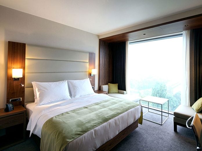 Les chambres d'hôtel sont l'un des principaux moyens de propagation des punaises de lit.