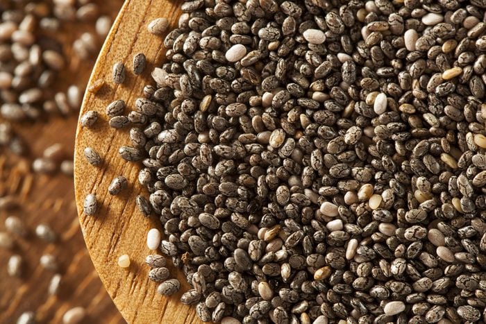 Quelles sont les différences entre les graines de chia noires et les graines de chia blanches?