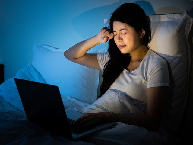 Comment mieux dormir: viter de naviguer sur internet le soir.