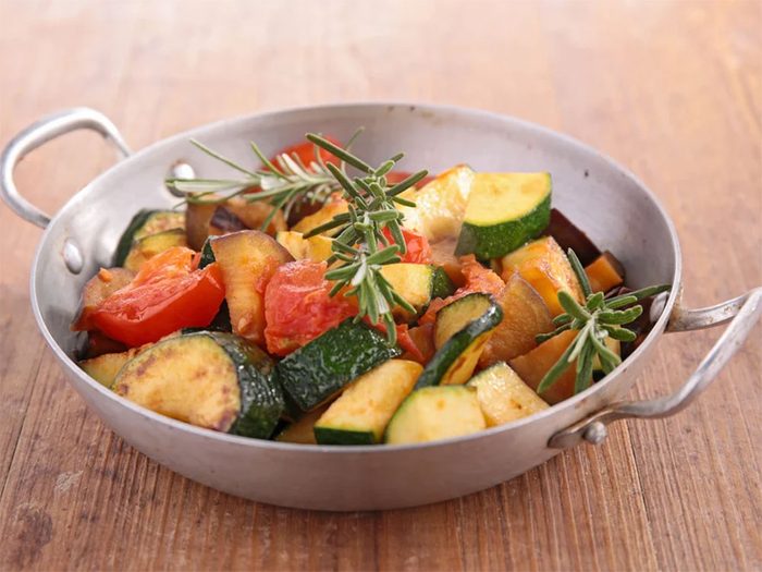 Éviter le gaspillage alimentaire en évitant les légumes trop cuits.