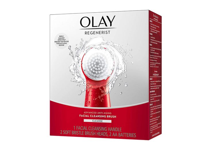 La brosse nettoyante pour le visage Regenerist de Olay est parfaite pour hydrater la peau sèche.