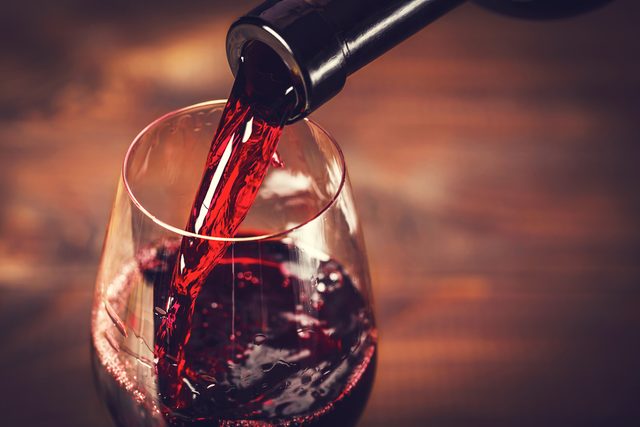 Le vin rouge ralentit la progression des tumeurs et du vieillissement