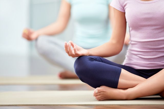 9. Faites du yoga pour apaiser la douleur