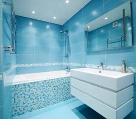 3. Égayez votre salle de bains avec des carreaux de mosaïque