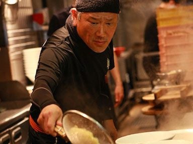 8. Mangez des nouilles ramen faites à la main chez Ippudo pour s'amuser en famille à New-York