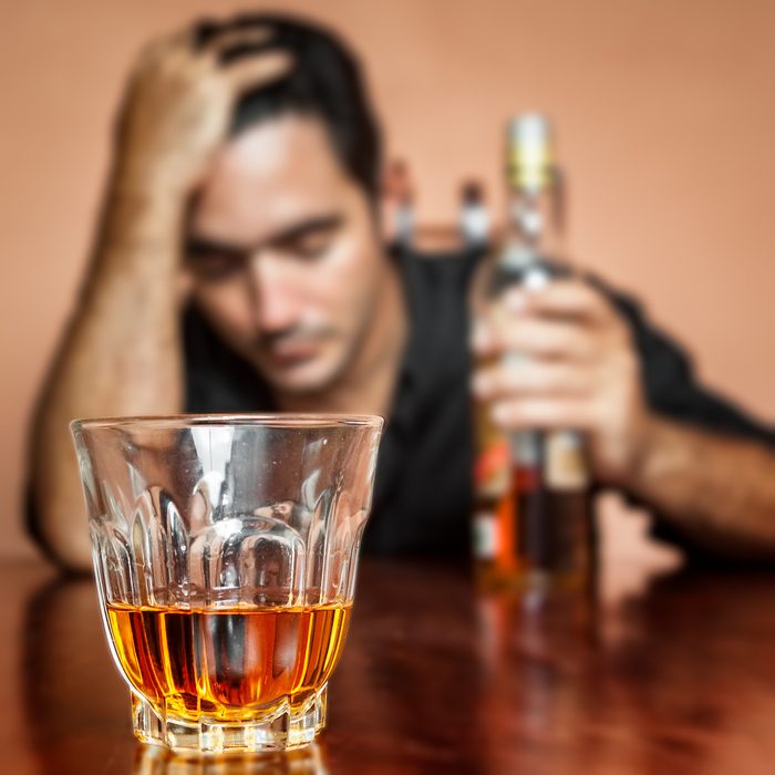 Autre symptôme de dépression: alcoolisme.