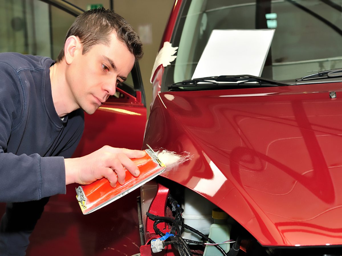 Préparer le véhicule avant d'appliquer la pellicule protectrice de votre voiture