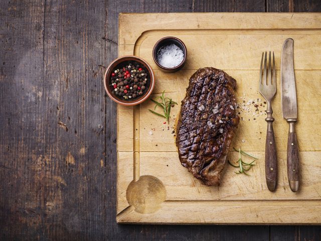 1er secret de cuisson pour un steak russi: le faire vieillir 