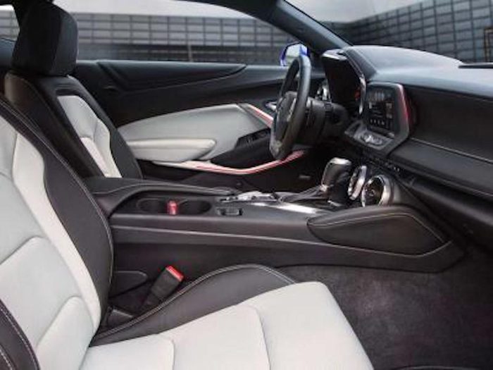 Chevrolet Camaro décapotable 2016 : un intérieur redessiné et plus silencieux