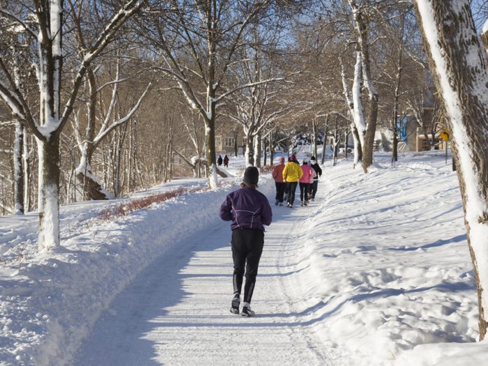 Faites de l'exercice pour avoir plus d'énergie en hiver.
