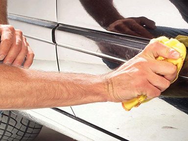 Réparer des moulures de carrosserie