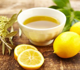 8. Faites briller vos carreaux de salle de bains avec de l'huile de citron