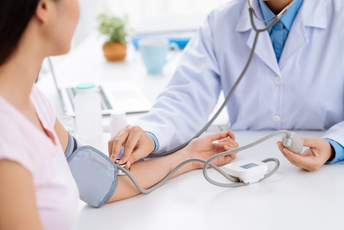 1. Quels sont les risques  associés à l'hypertension?