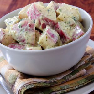 Salade de pommes de terre, vinaigrette à la dijonnaise