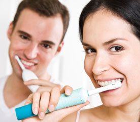 2. Fredonnez en vous brossant les dents