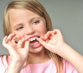 Comment convaincre votre enfant qu'il doit prendre soin de ses dents