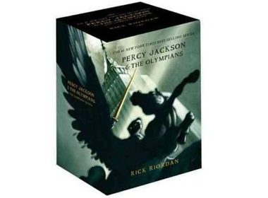 4. Coffret Percy Jackson & The Olympians de Rick Riordan (en anglais) - 21,94 $ (9-12 ans)