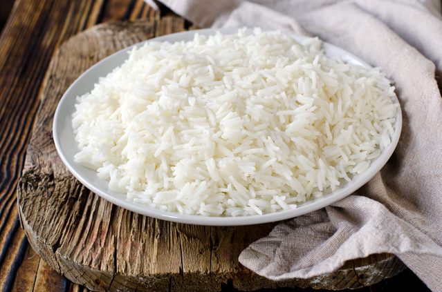 Du th de riz comme remde naturel contre les maux de ventre.