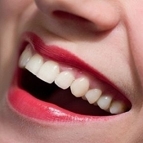 Des dents plus blanches grâce au maquillage