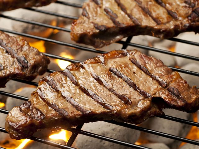 3e secret de cuisson pour un steak russi: le faire griller  