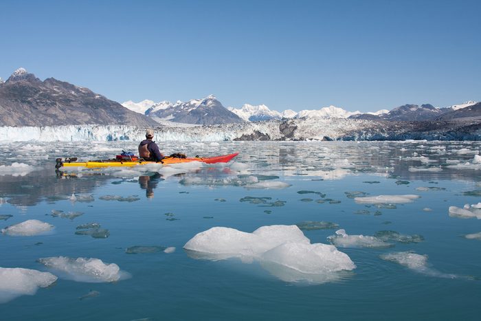 1. Faire du canot parmi les icebergs