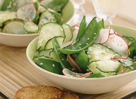Salade de pois mange-tout, concombre et radis