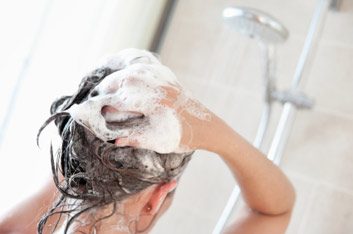 6. Laver vos cheveux tous les jours